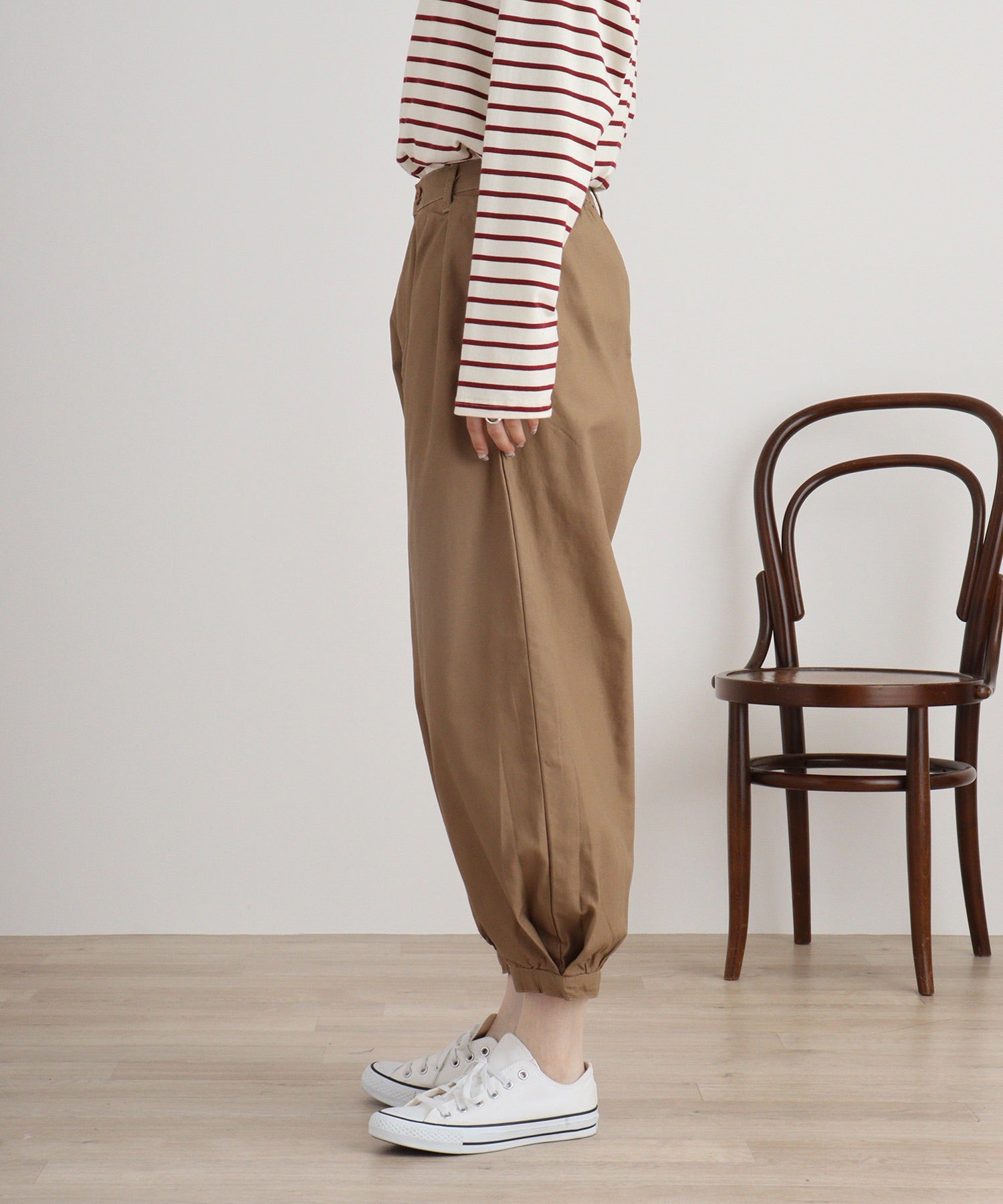 アットワン atONE タック入りカーブパンツ