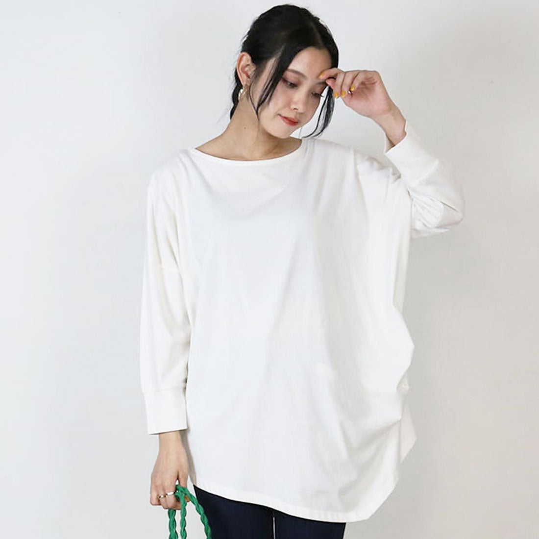 アットワン atONE アシメトリー裾タックTシャツ