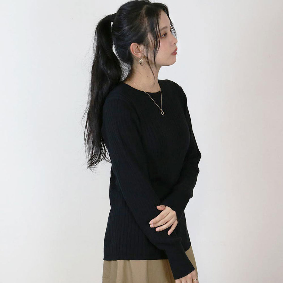 アットワン atONE ラウンドネックリブニット