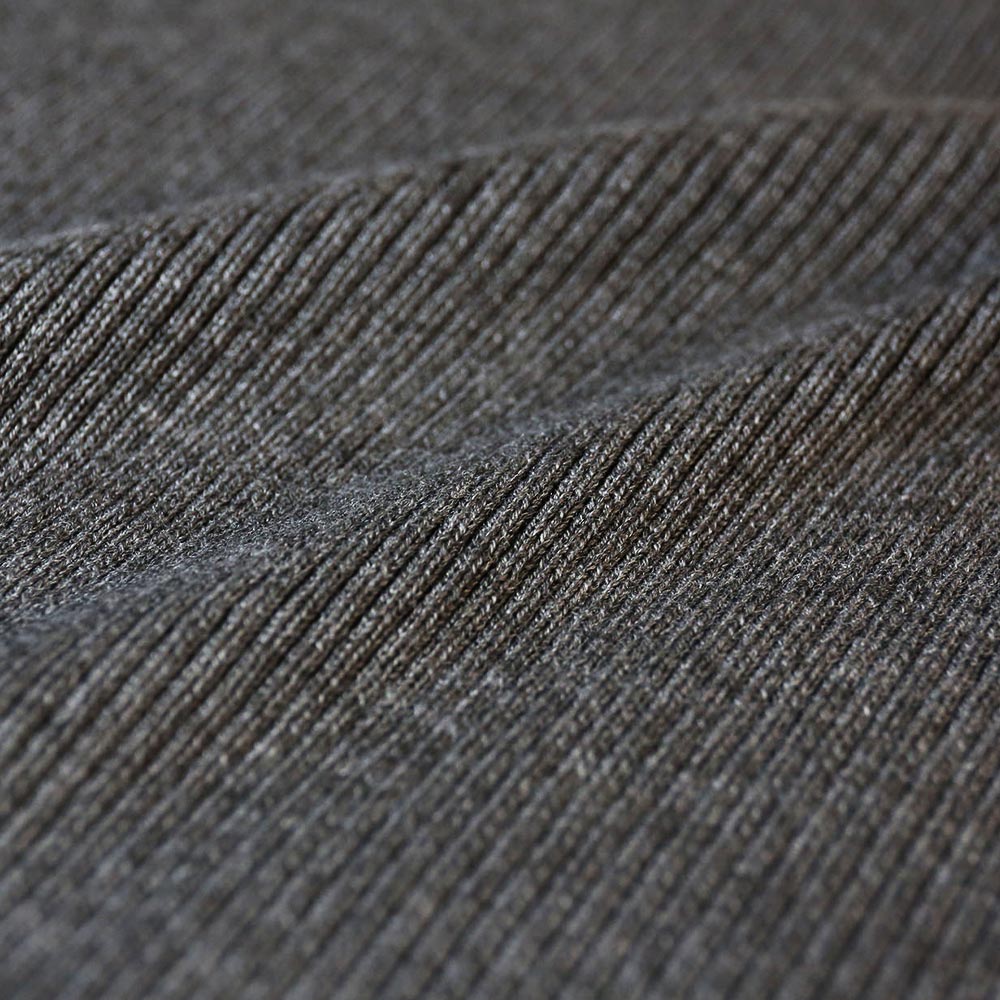 アットワン atONE タートルネックリブニット