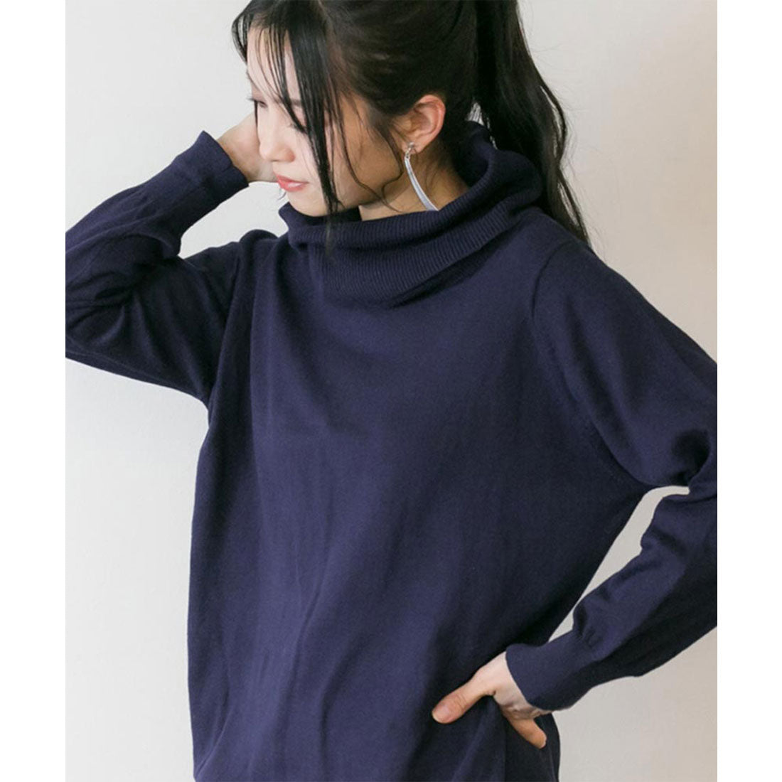 アットワン atONE オフタートルプルオーバー,ネイビー