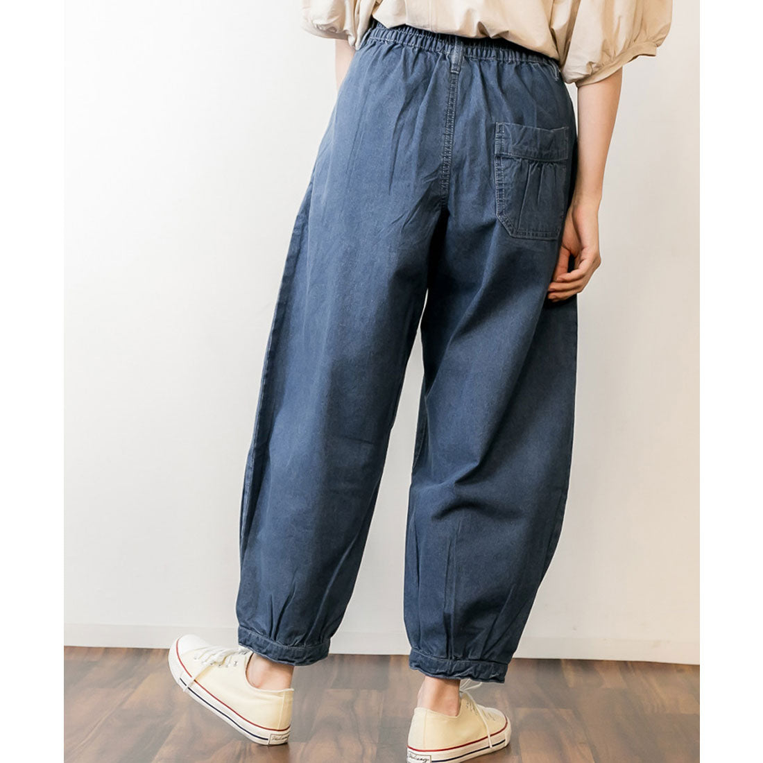 アットワン atONE タック入りアラジンデニムパンツ