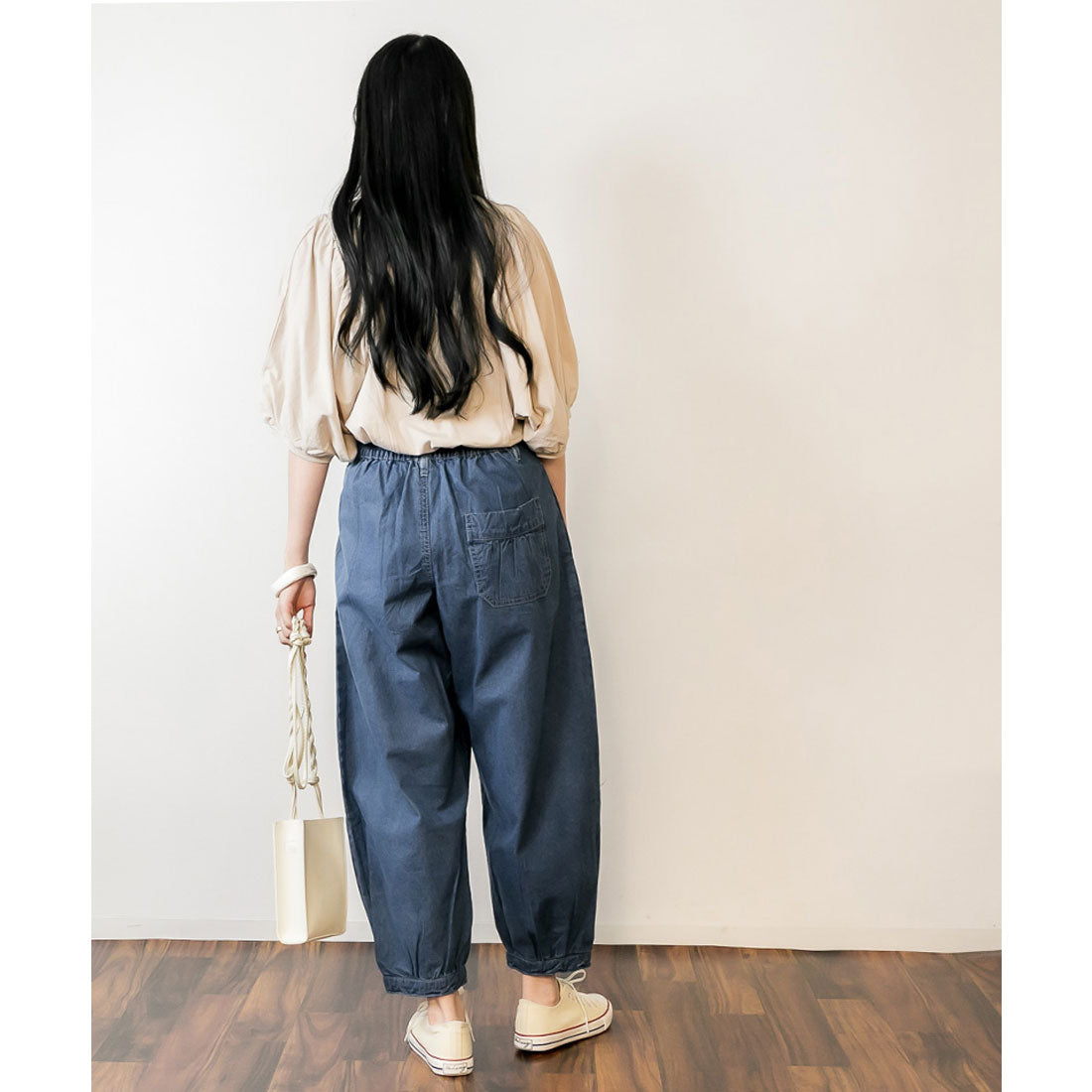 アットワン atONE タック入りアラジンデニムパンツ
