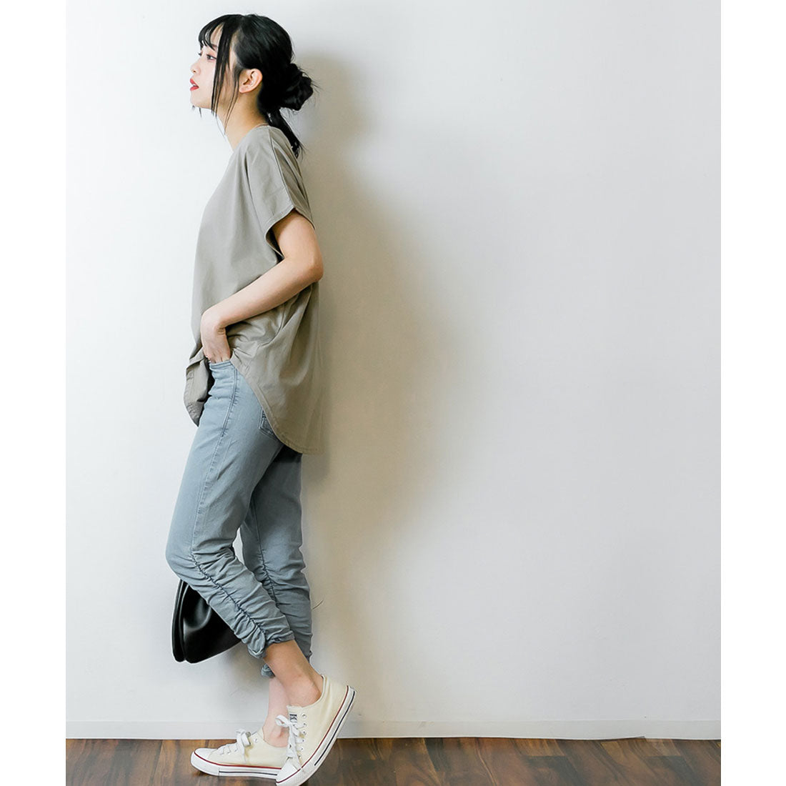 アットワン atONE 裾くしゅ美脚パンツ