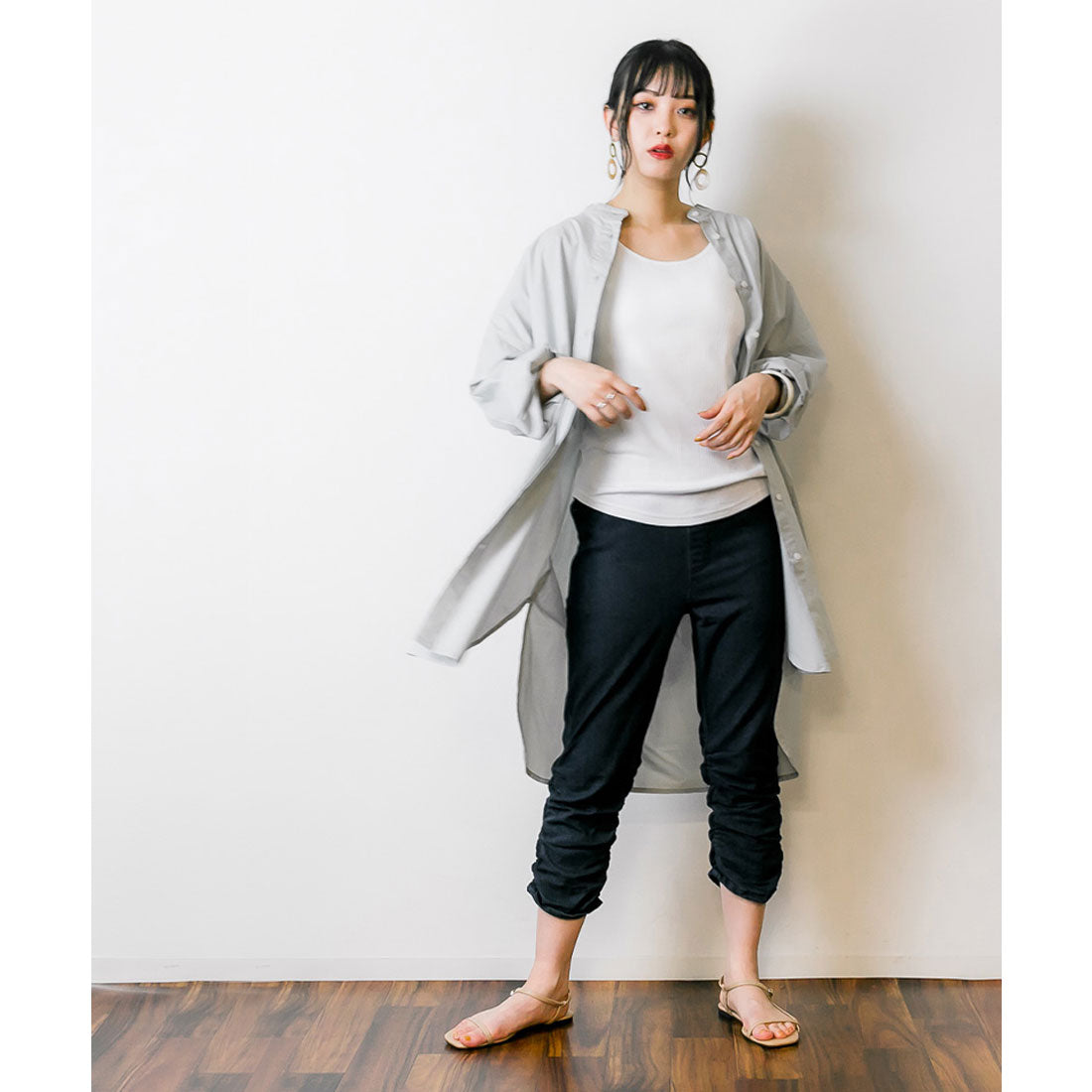 アットワン atONE 裾くしゅ美脚パンツ