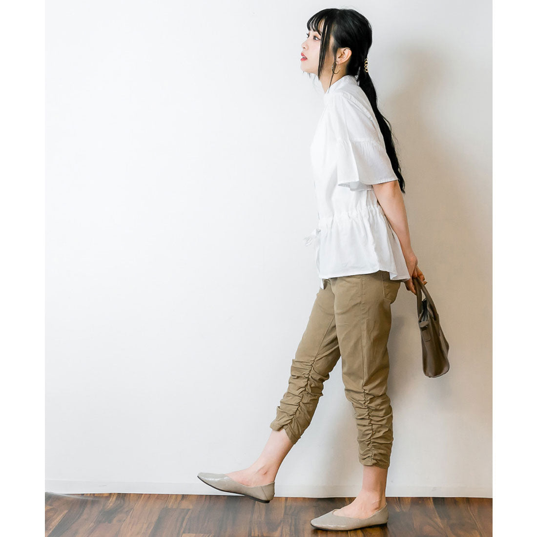 アットワン atONE 裾くしゅ美脚パンツ