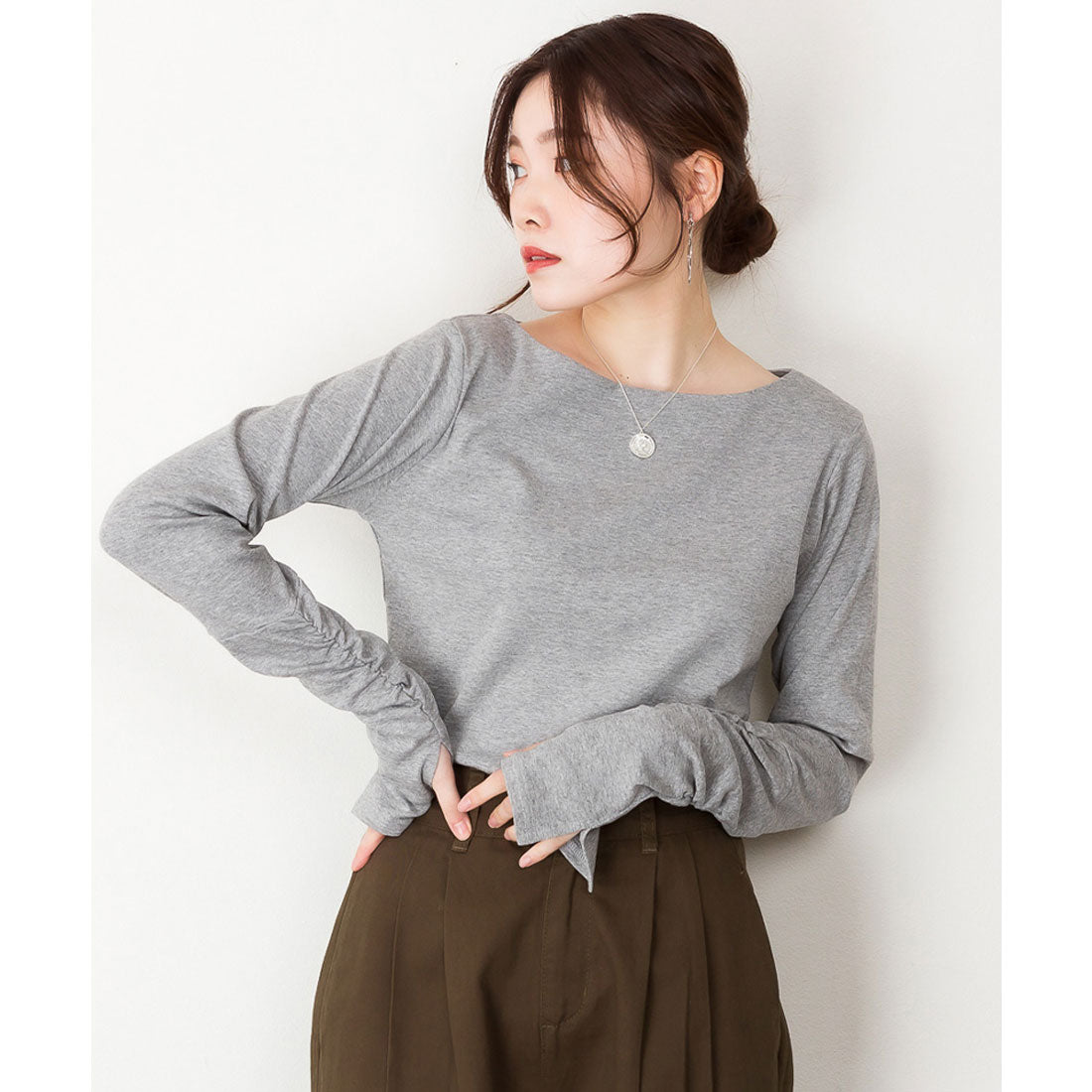 アットワン atONE ボートネック指空きTシャツ