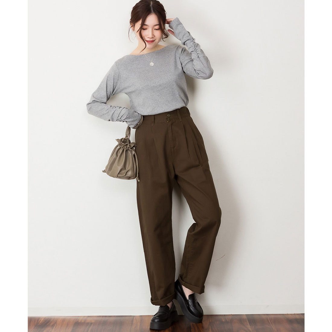 アットワン atONE ボートネック指空きTシャツ