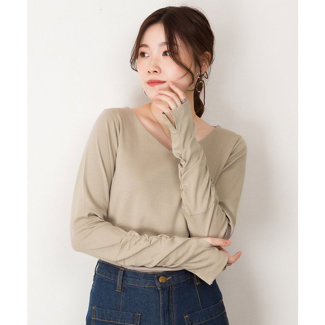 アットワン atONE Vネック指空きTシャツ,グレーベージュ