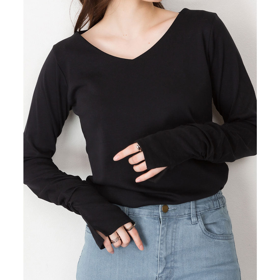 アットワン atONE Vネック指空きTシャツ,ブラック
