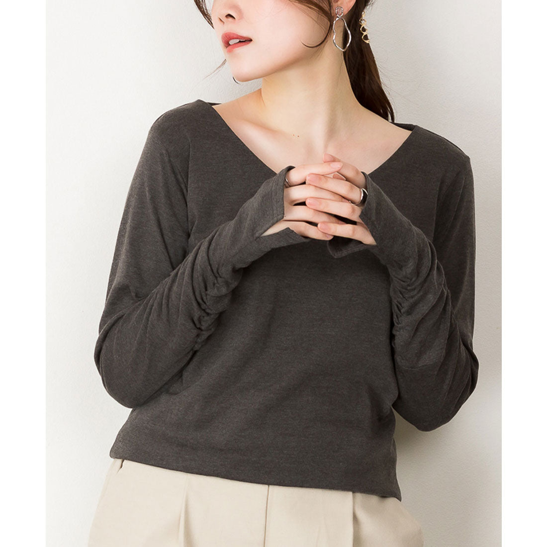アットワン atONE Vネック指空きTシャツ