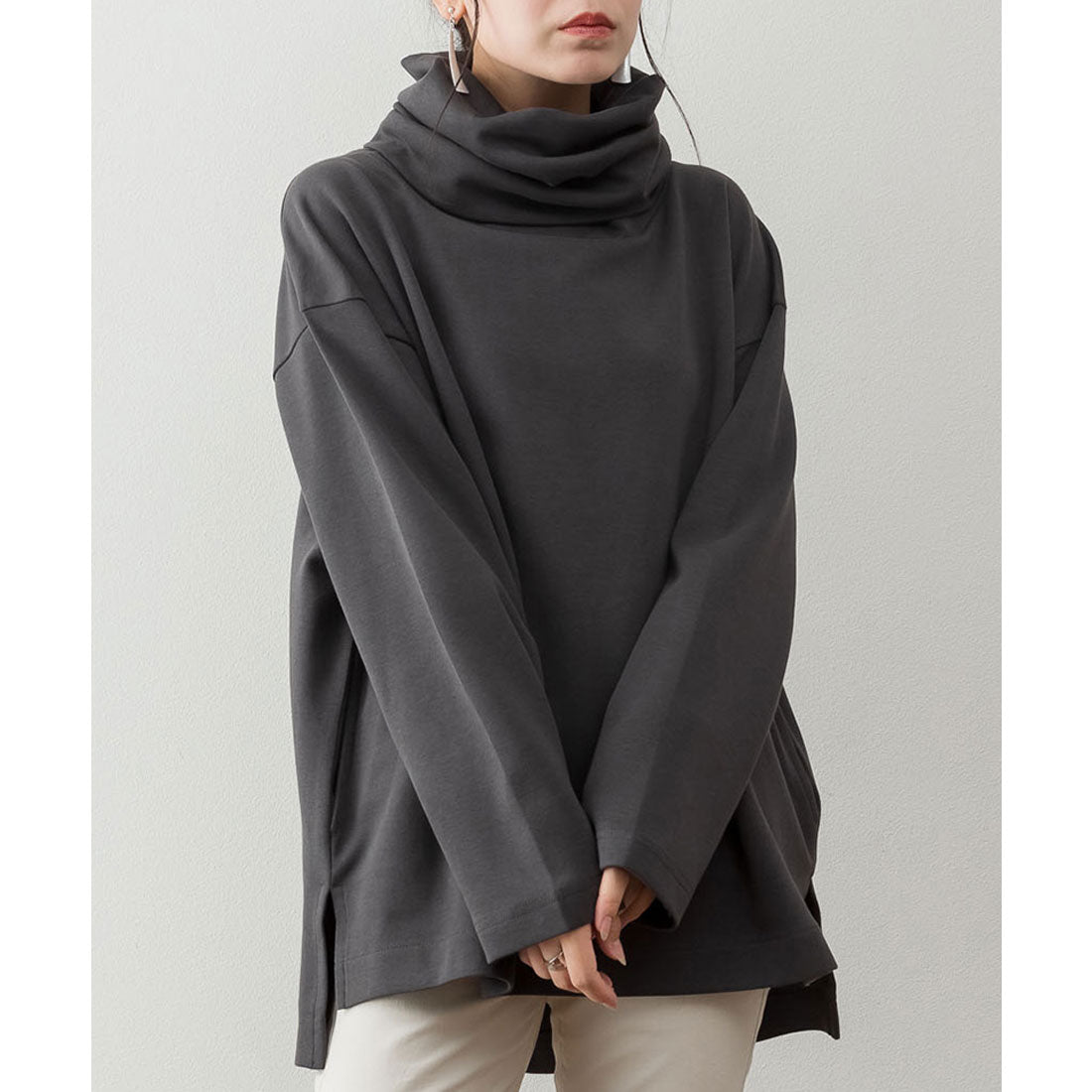 atONE Wide High Neck Smooth Pullover