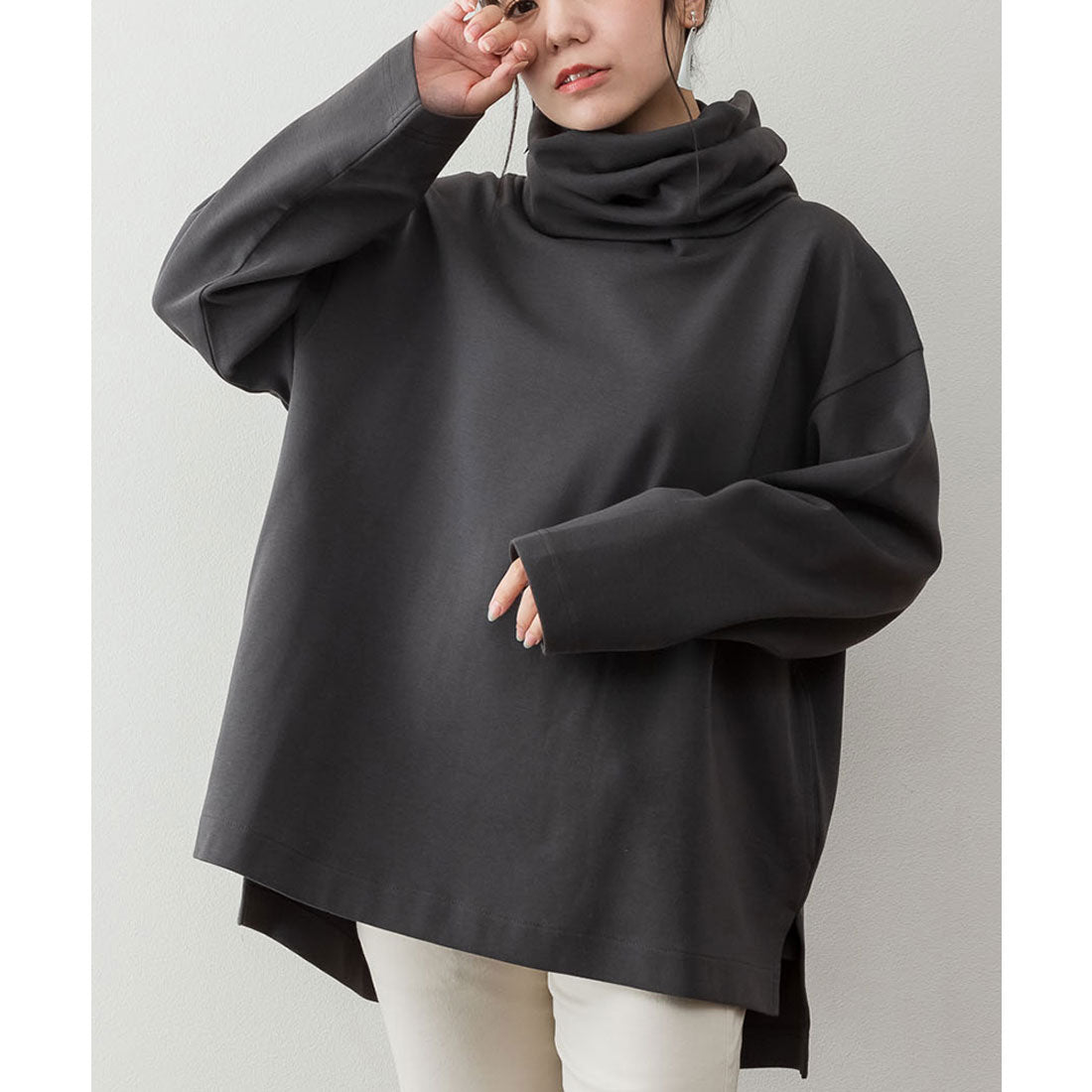 atONE Wide High Neck Smooth Pullover