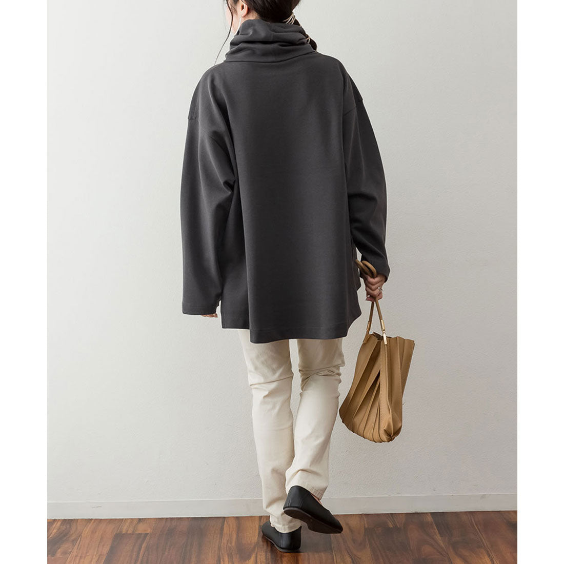atONE Wide High Neck Smooth Pullover