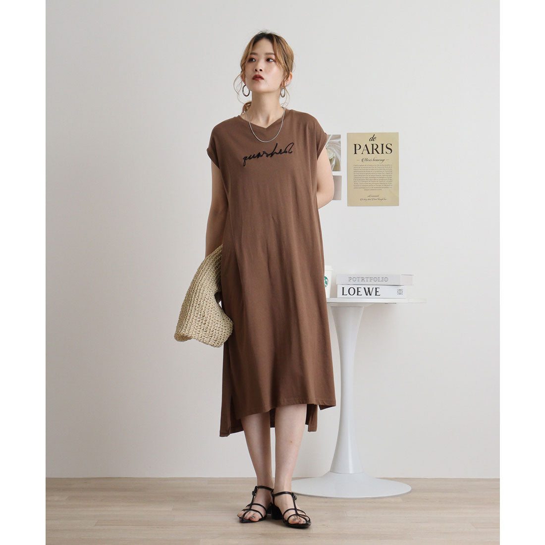 アットワン atONE フロント刺繍Vネックカットワンピース