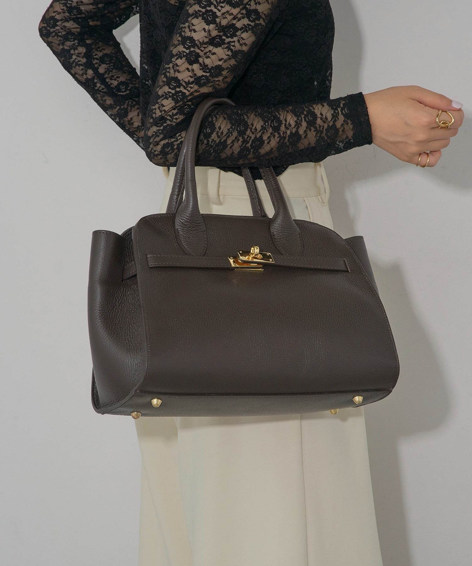 オウレンティ AULENTTI カウレザー金具ベルトショルダーバッグ DOLLARO(M&E) FB-7910-DO （ダークブラウン） ダークブラウン