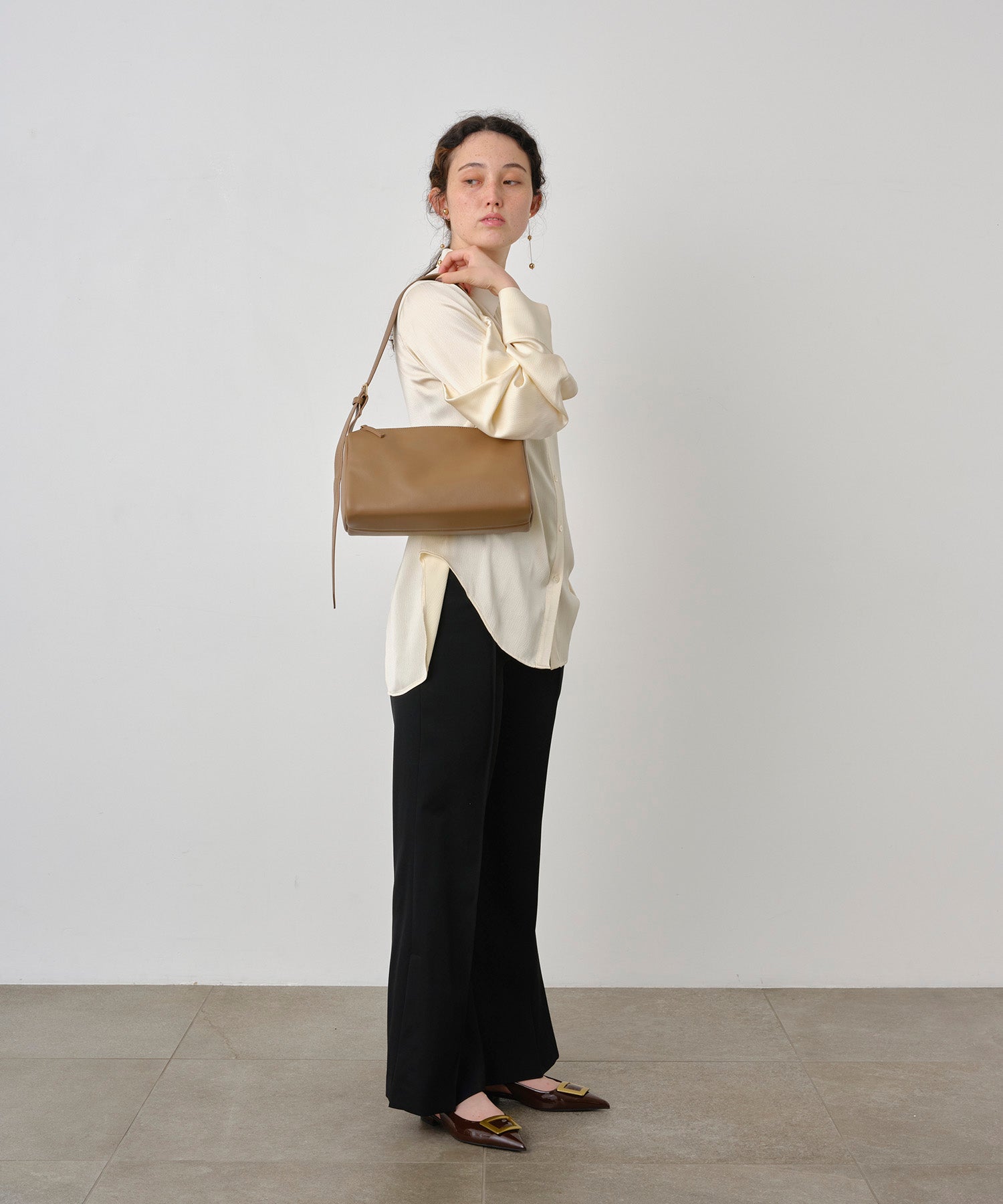 アベケル AVECELLE ワンハンドルショルダー （BROWN） BROWN