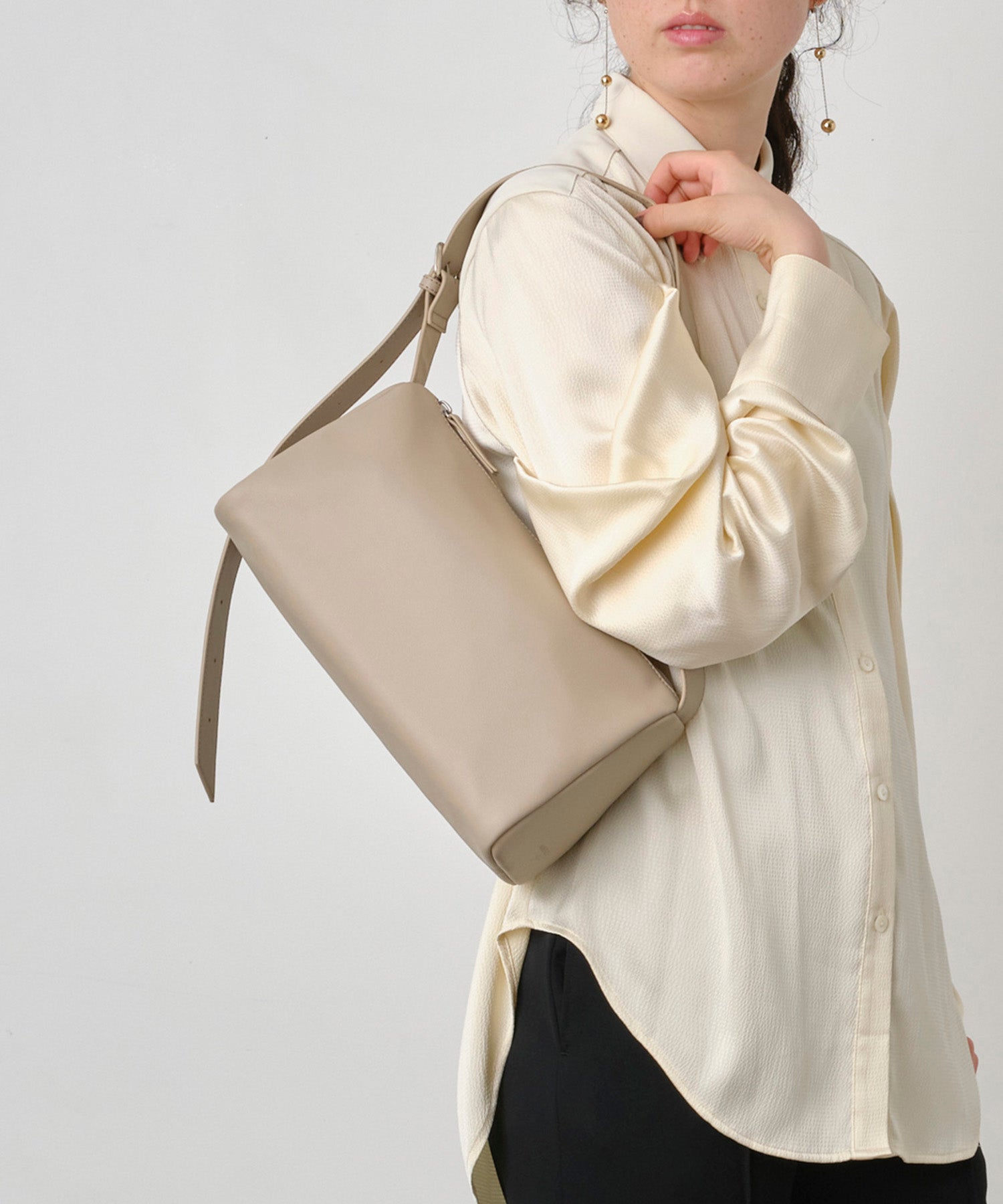アベケル AVECELLE ワンハンドルショルダー （L/BEIGE） L/BEIGE
