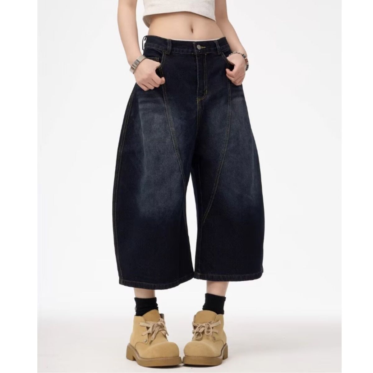 ベルシー Belle Cie デニムパンツ ワイドパンツ ジーンズ クロップド 半端丈 カーブ レディース 韓国ファッション ロゴ入り 立体カット Y2K ボリューム 個性派 夏 （ネイビー） ネイビー