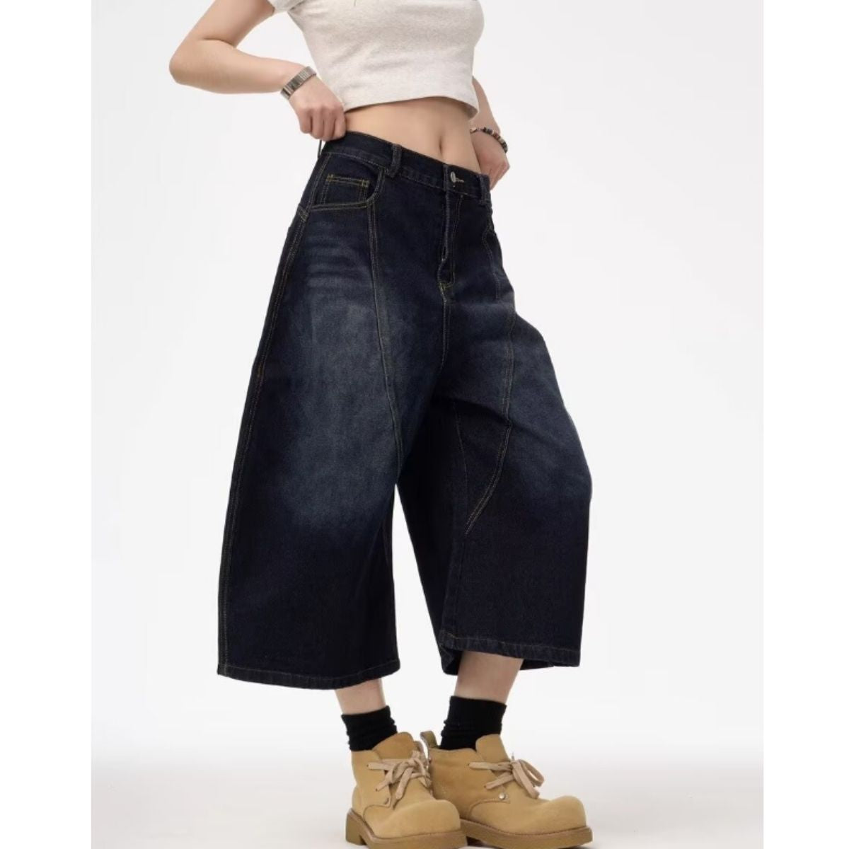 ベルシー Belle Cie デニムパンツ ワイドパンツ ジーンズ クロップド 半端丈 カーブ レディース 韓国ファッション ロゴ入り 立体カット Y2K ボリューム 個性派 夏 （ネイビー） ネイビー