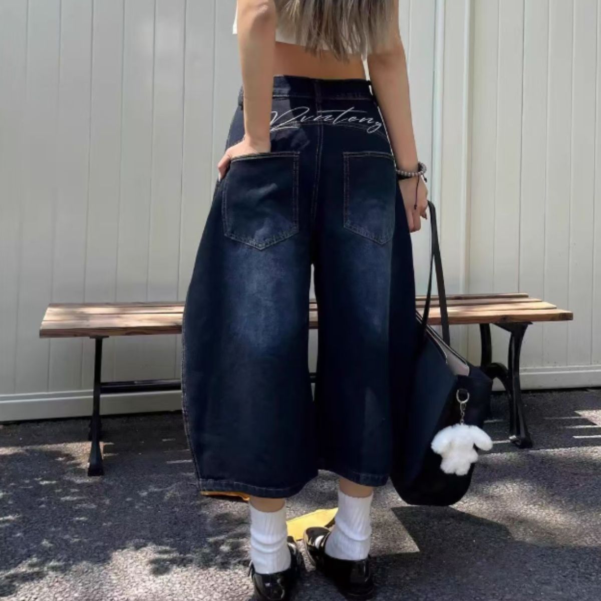 ベルシー Belle Cie デニムパンツ ワイドパンツ ジーンズ クロップド 半端丈 カーブ レディース 韓国ファッション ロゴ入り 立体カット Y2K ボリューム 個性派 夏 （ネイビー） ネイビー