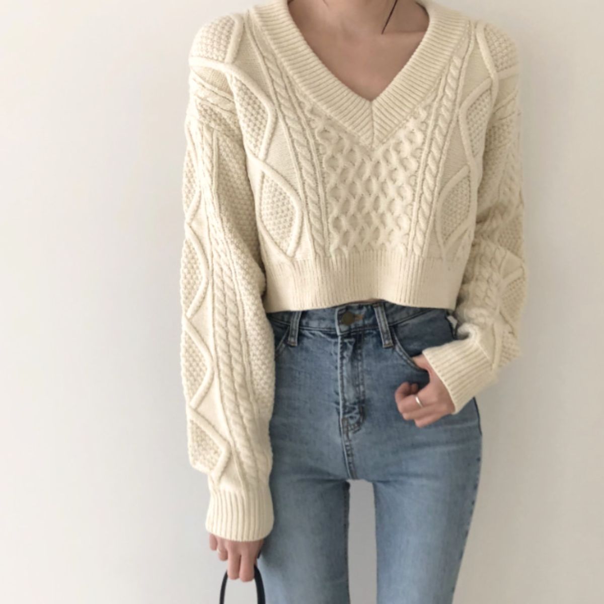ベルシー Belle Cie ニット バックリボン プルオーバー トップス ケーブル Vネック レディース 韓国ファッション ショート丈 短丈 おしゃれ クロップド シンプル 柄 （アイボリー） アイボリー