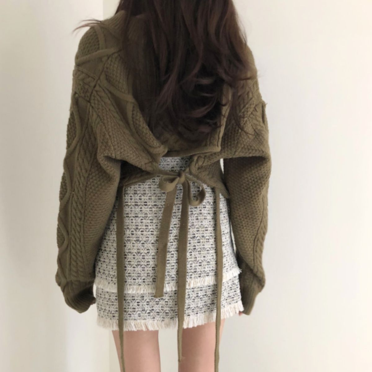 ベルシー Belle Cie ニット バックリボン プルオーバー トップス ケーブル Vネック レディース 韓国ファッション ショート丈 短丈 おしゃれ クロップド シンプル 柄 （アイボリー） アイボリー