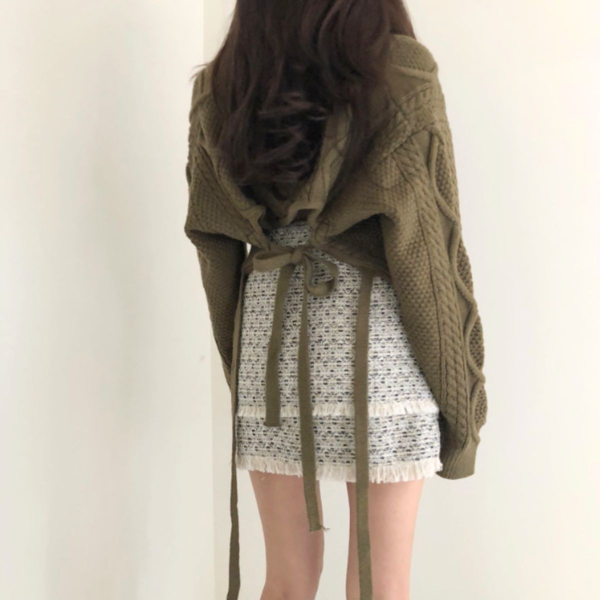 ベルシー Belle Cie ニット バックリボン プルオーバー トップス ケーブル Vネック レディース 韓国ファッション ショート丈 短丈 おしゃれ クロップド シンプル 柄 （モスグリーン） モスグリーン