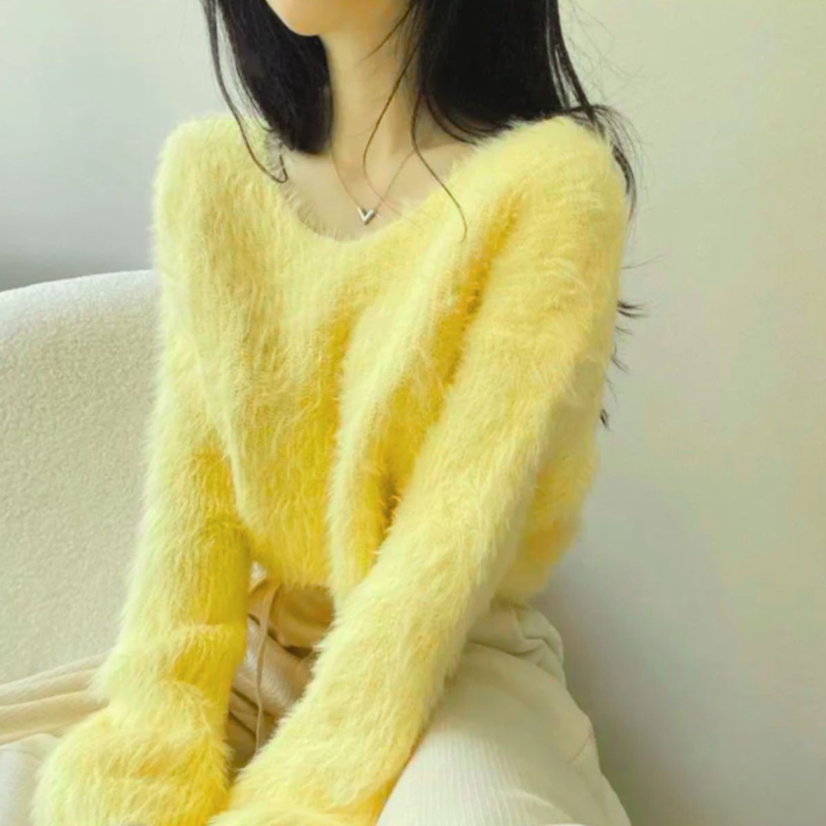 ベルシー Belle Cie ニット フェザーヤーン ショート丈 Vネック フェザーニット 無地 レディース 韓国ファッション クロップド もこもこ 柔らか チクチクしない 大人 （イエロー） イエロー
