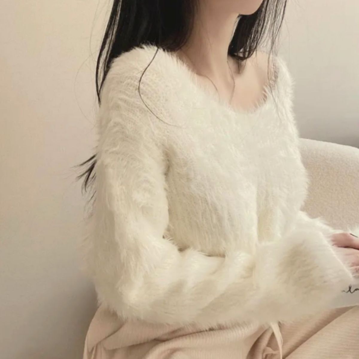 ベルシー Belle Cie ニット フェザーヤーン ショート丈 Vネック フェザーニット 無地 レディース 韓国ファッション クロップド もこもこ 柔らか チクチクしない 大人 （イエロー） イエロー