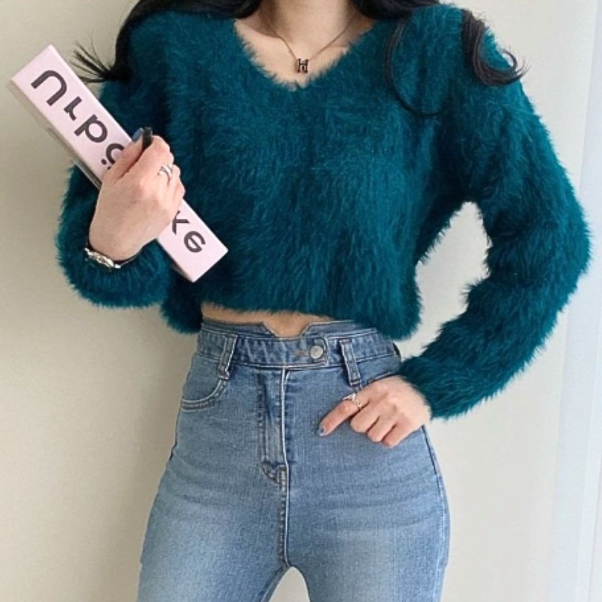 ベルシー Belle Cie ニット フェザーヤーン ショート丈 Vネック フェザーニット 無地 レディース 韓国ファッション クロップド もこもこ 柔らか チクチクしない 大人 （イエロー） イエロー