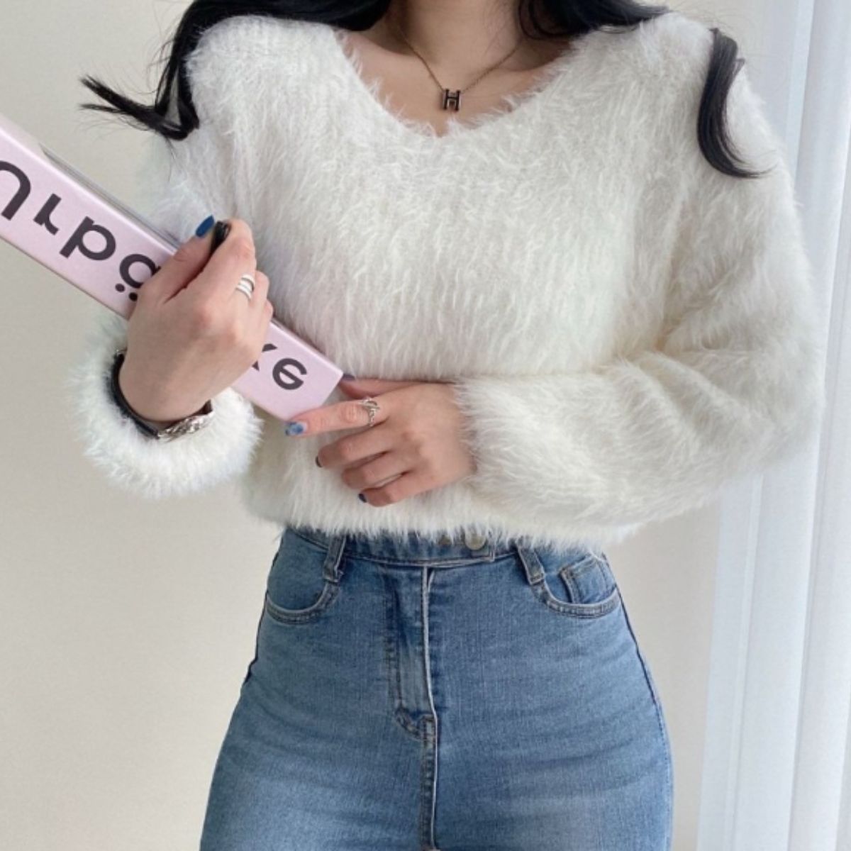 ベルシー Belle Cie ニット フェザーヤーン ショート丈 Vネック フェザーニット 無地 レディース 韓国ファッション クロップド もこもこ 柔らか チクチクしない 大人 （ホワイト） ホワイト