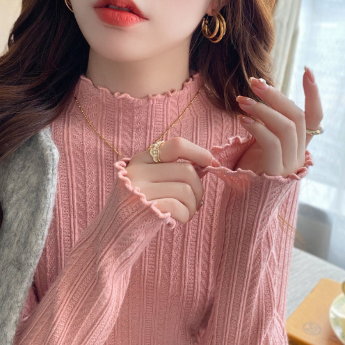 ベルシー Belle Cie ニット リブニット トップス ハイネック 薄手 メロウ フリル レディース 韓国ファッション フェミニン 重ね着 インナー 秋冬 あったか シンプル （ピンク） ピンク