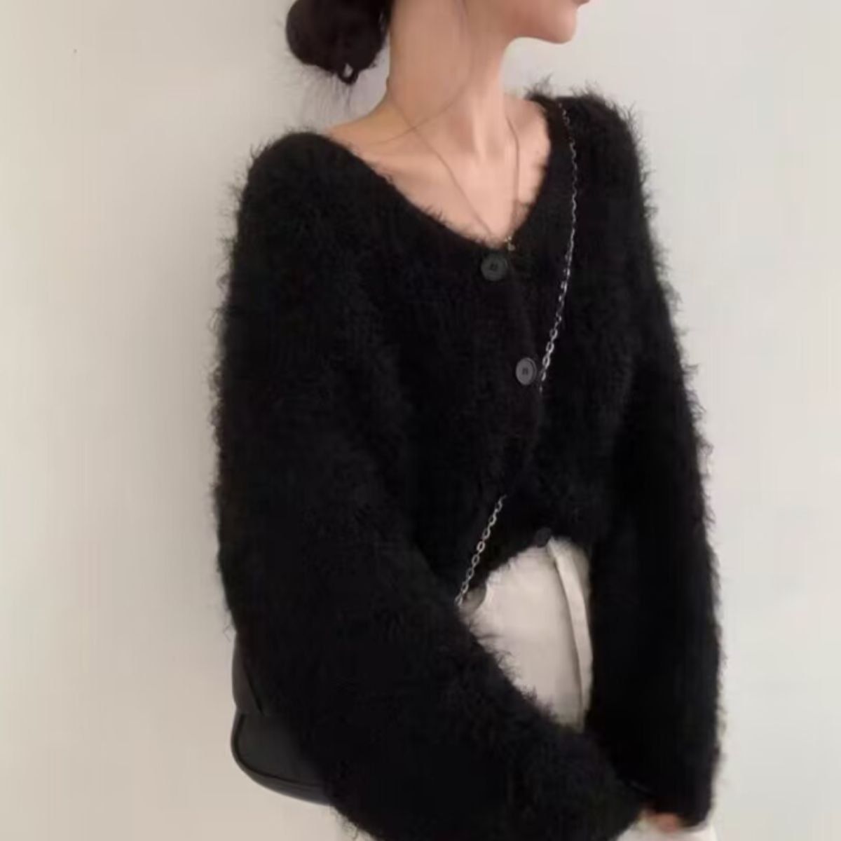 ベルシー Belle Cie ニット カーディガン カーデ 羽織り フェザーヤーン Vネック 黒 レディース 韓国ファッション カジュアル フェザーニット もこもこ シンプル （ホワイト） ホワイト