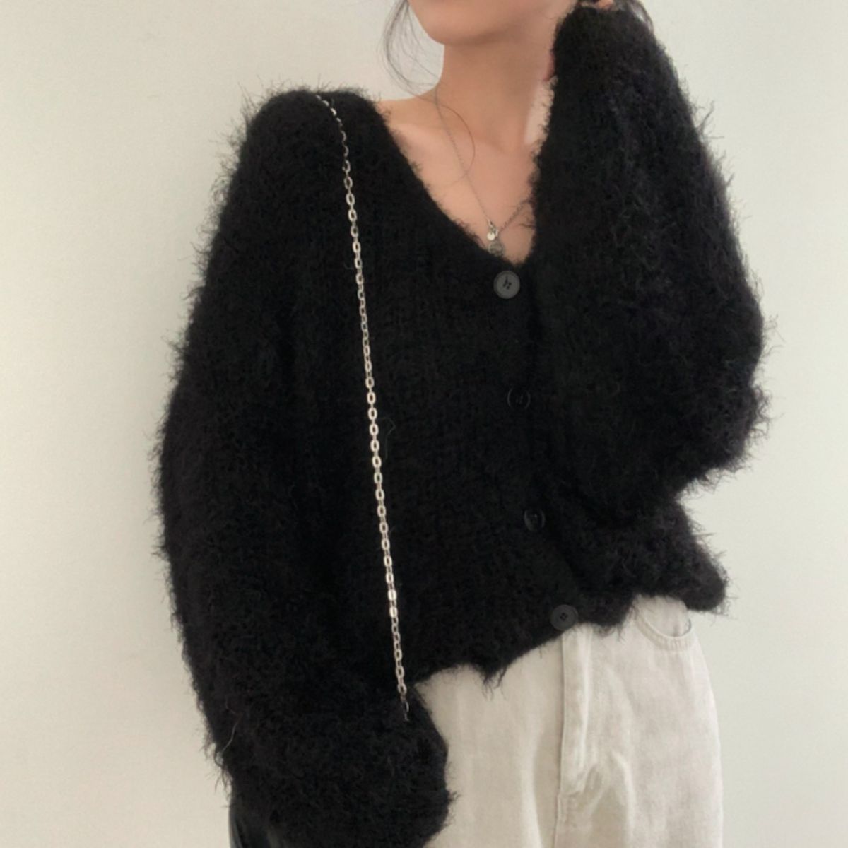 ベルシー Belle Cie ニット カーディガン カーデ 羽織り フェザーヤーン Vネック 黒 レディース 韓国ファッション カジュアル フェザーニット もこもこ シンプル （ブラック） ブラック