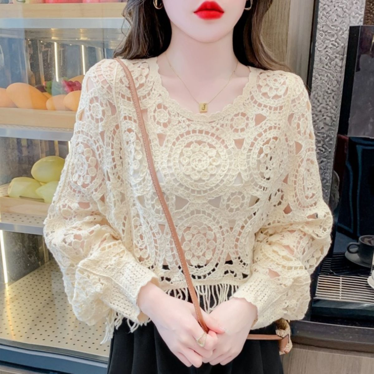 ベルシー Belle Cie トップス 長袖 ニット 透かし編み ラウンドヘム 総柄 ボヘミアン レディース フリンジ クロシェ レイヤード お出掛け 体型カバー リゾート 秋 （ブラック） ブラック