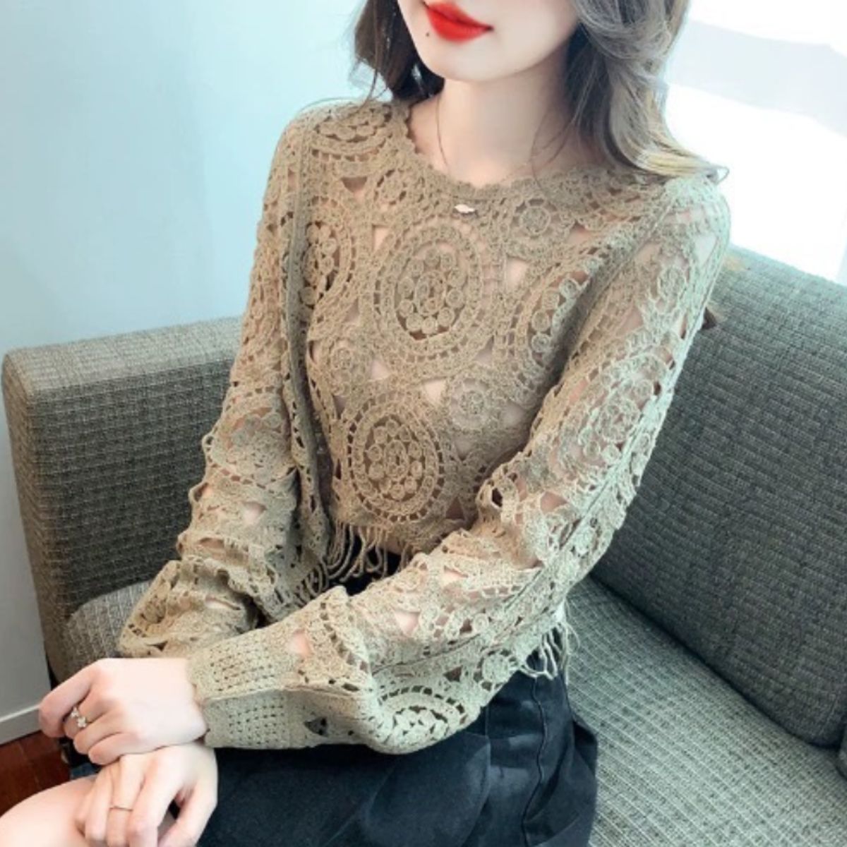 ベルシー Belle Cie トップス 長袖 ニット 透かし編み ラウンドヘム 総柄 ボヘミアン レディース フリンジ クロシェ レイヤード お出掛け 体型カバー リゾート 秋 （ブラック） ブラック