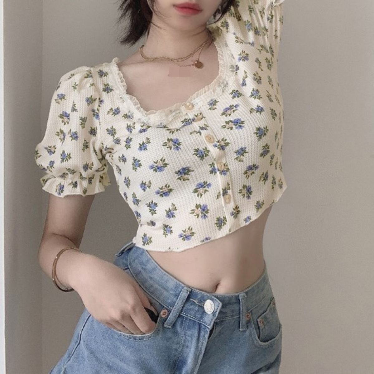 Belle Cie T卹短袖短版花卉圖案小花褶邊少女夏季女裝韓版時尚街頭女性運動酷白色