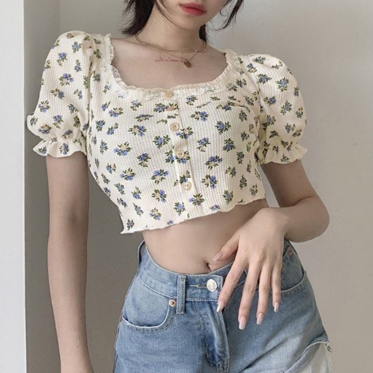 Belle Cie T卹短袖短版花卉圖案小花褶邊少女夏季女裝韓版時尚街頭女性運動酷白色