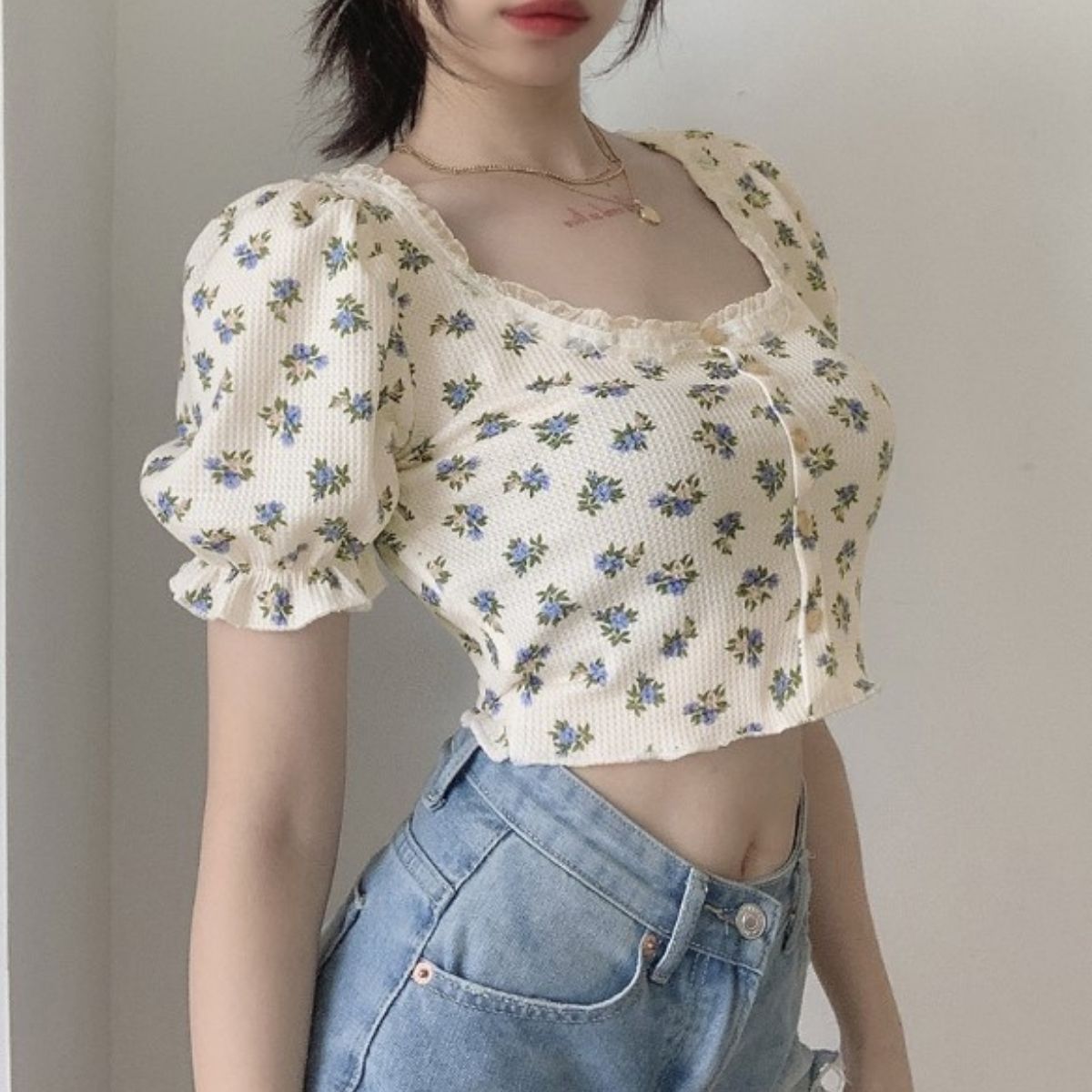 Belle Cie T卹短袖短版花卉圖案小花褶邊少女夏季女裝韓版時尚街頭女性運動酷白色