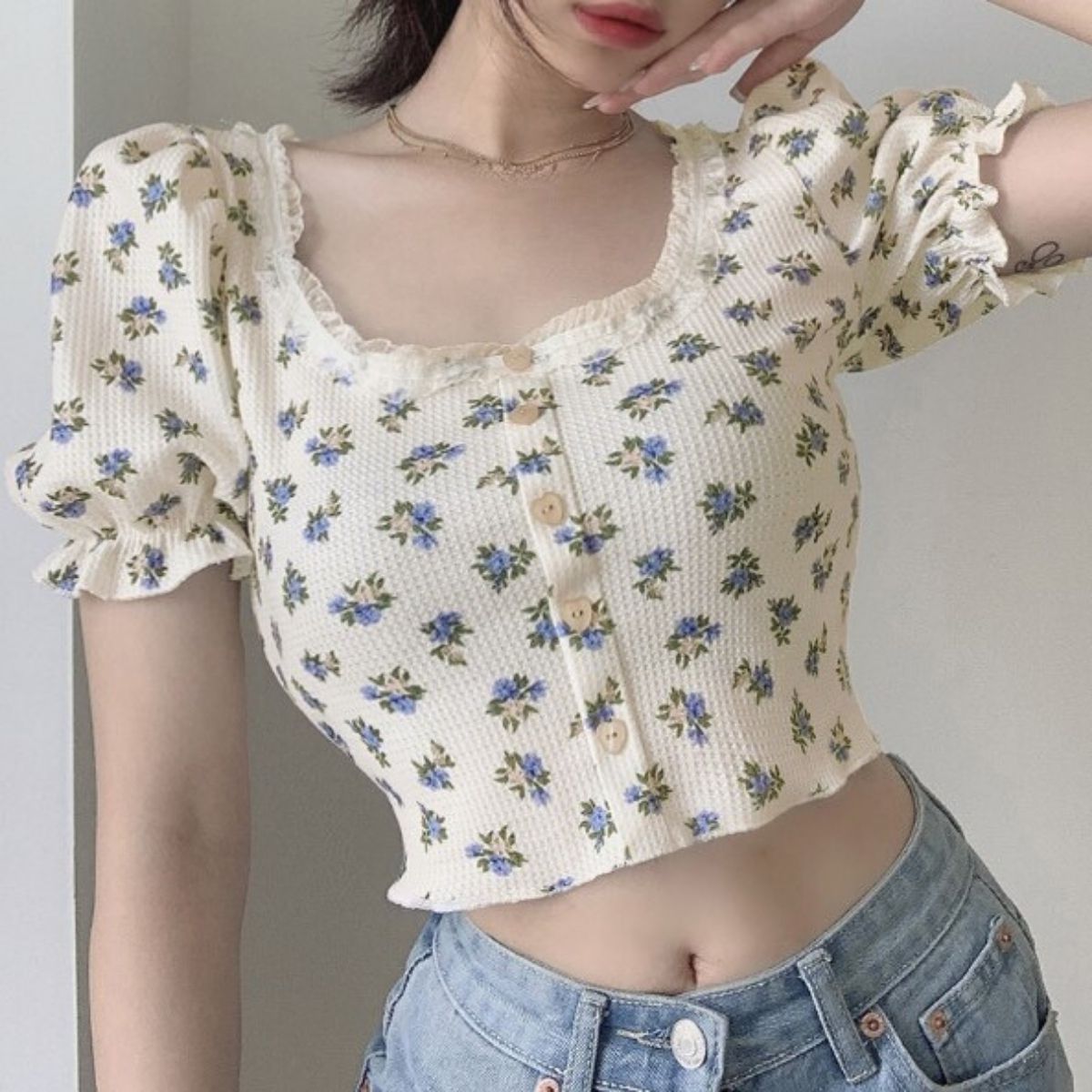 Belle Cie T卹短袖短版花卉圖案小花褶邊少女夏季女裝韓版時尚街頭女性運動酷白色