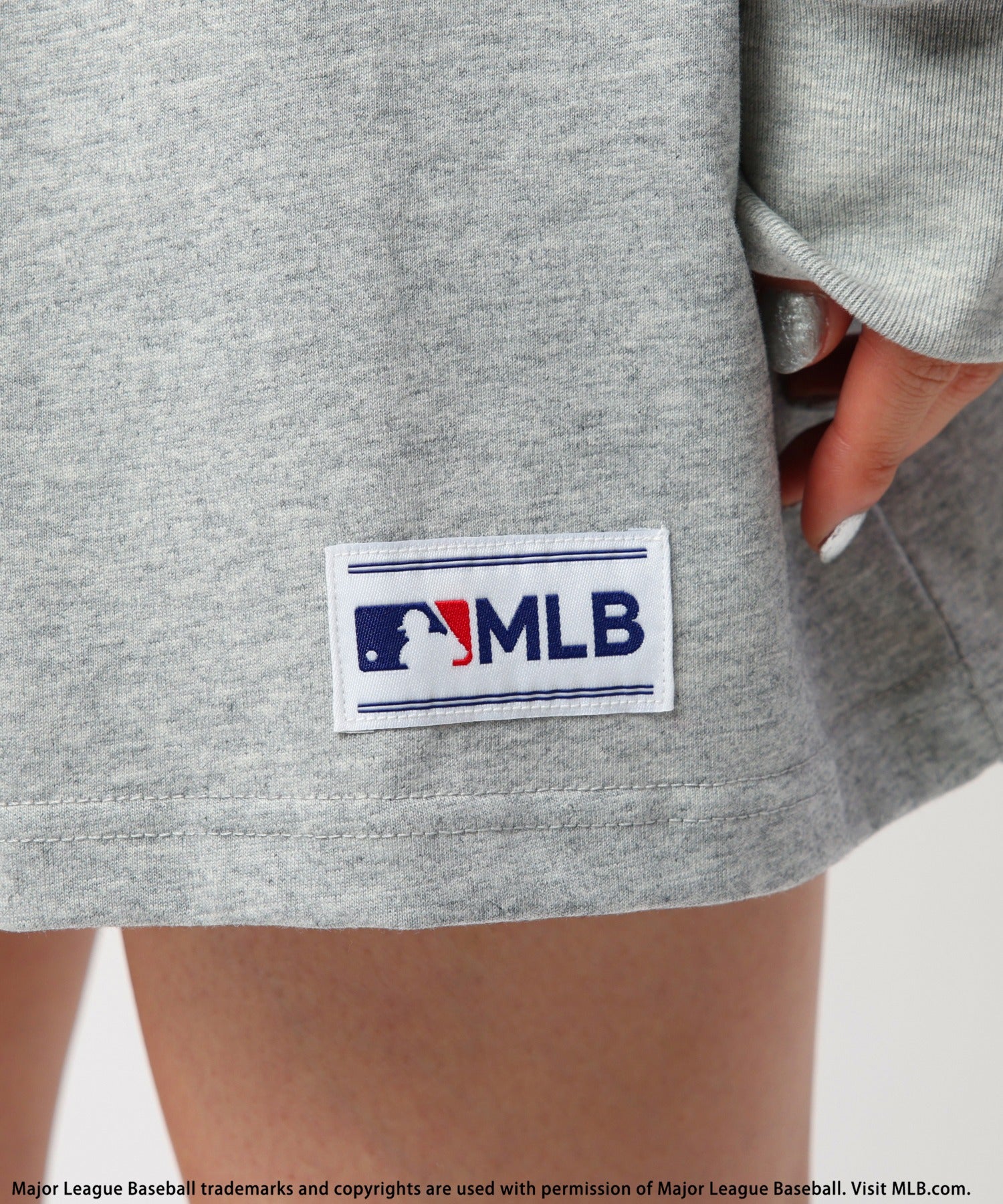 バック トゥー ザ フィールド （ビーティーティーエフ） BACK TO THE FIELD (BTTF) 【MLB】刺繍ロゴロンT （グレー） グレー
