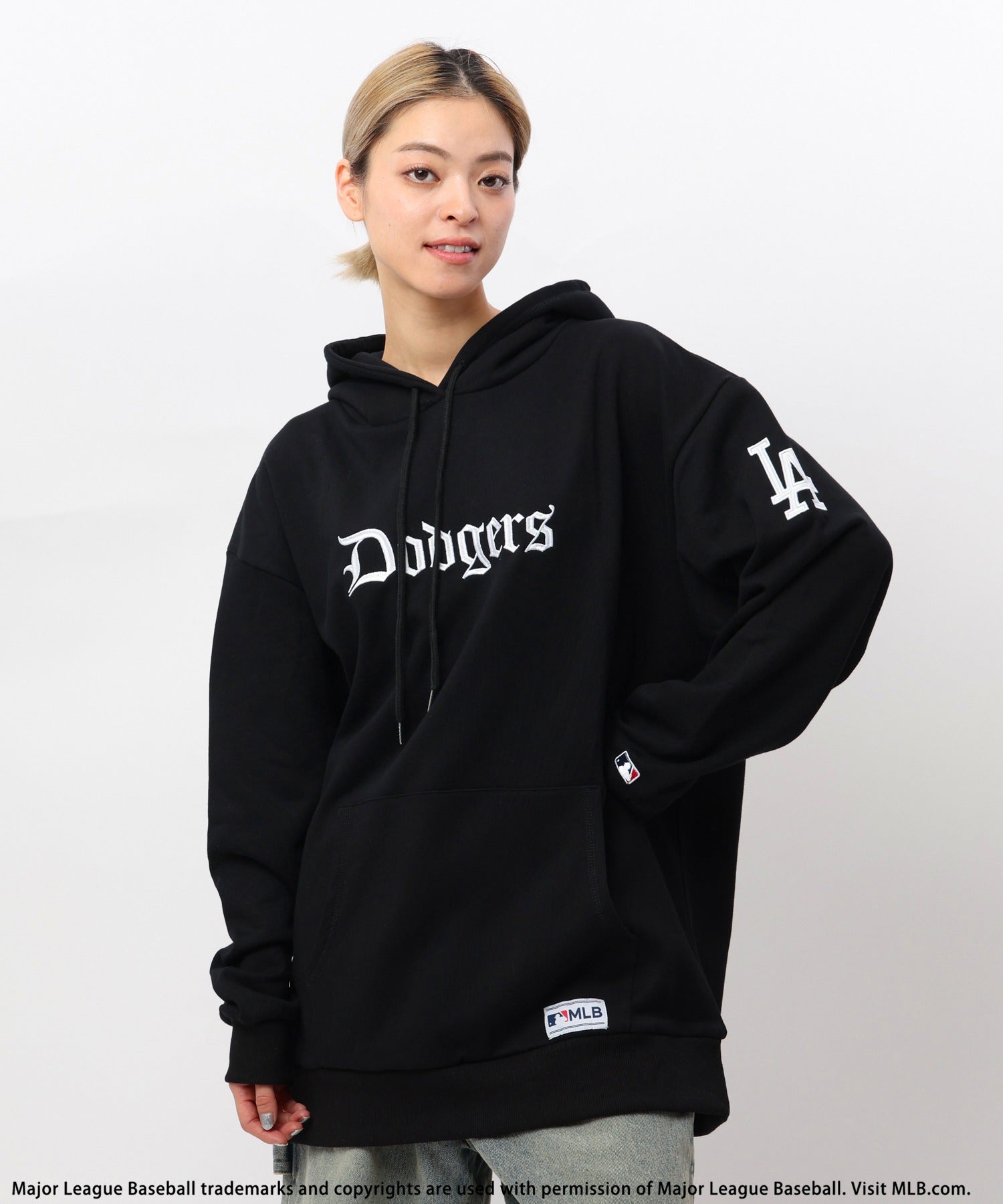 バック トゥー ザ フィールド （ビーティーティーエフ） BACK TO THE FIELD (BTTF) 【MLB】刺繍ロゴフーディー （ブラック） ブラック