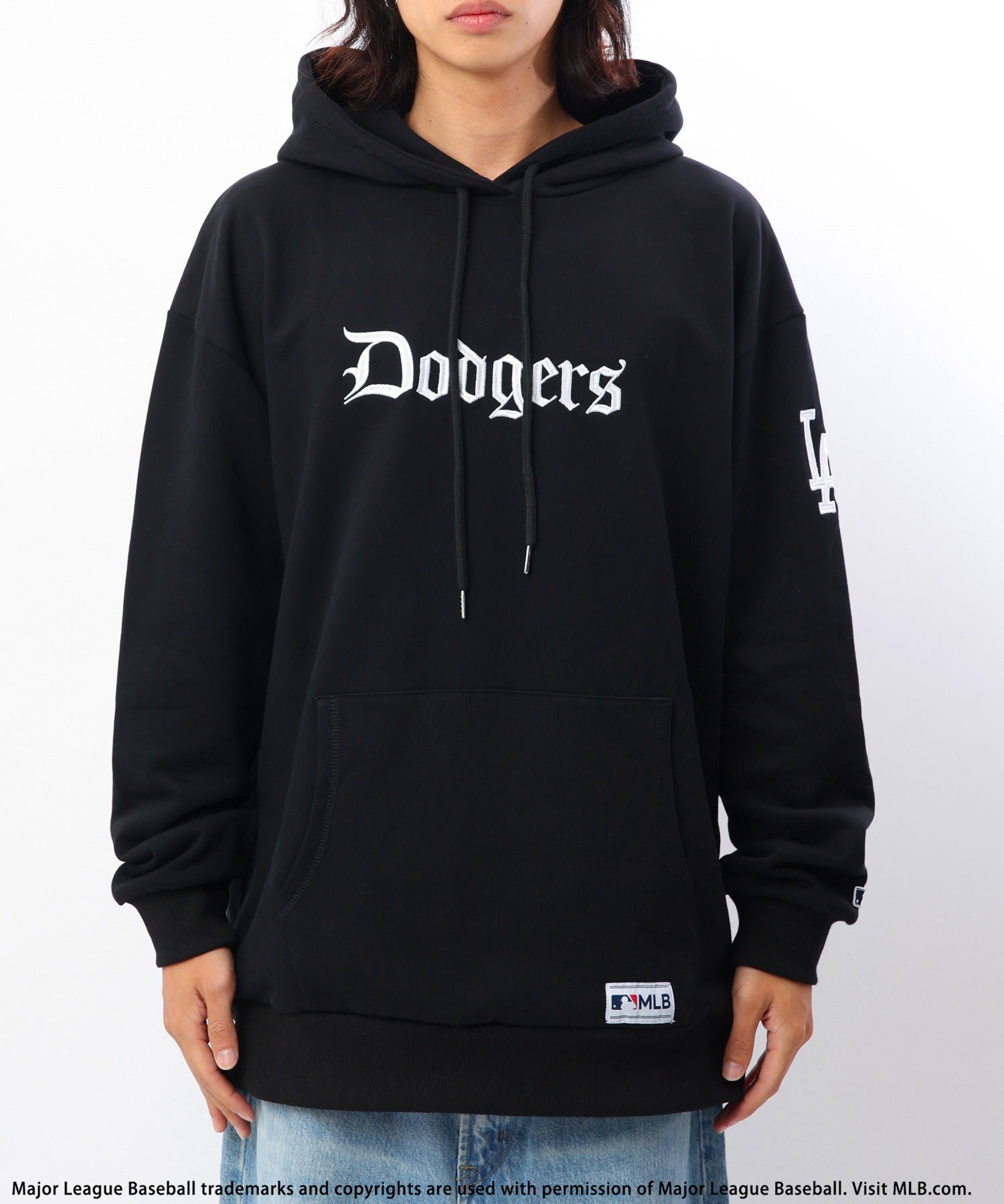 バック トゥー ザ フィールド （ビーティーティーエフ） BACK TO THE FIELD (BTTF) 【MLB】刺繍ロゴフーディー （ブラック） ブラック