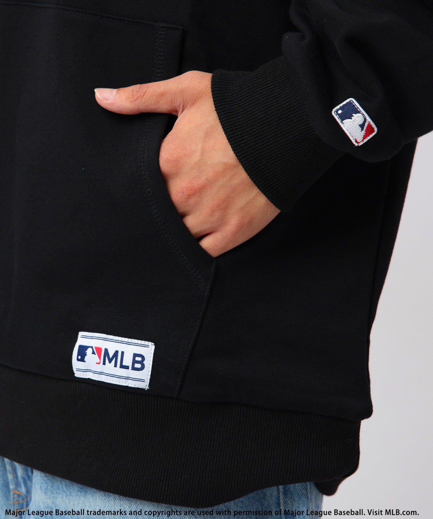 バック トゥー ザ フィールド （ビーティーティーエフ） BACK TO THE FIELD (BTTF) 【MLB】刺繍ロゴフーディー （ブラック） ブラック