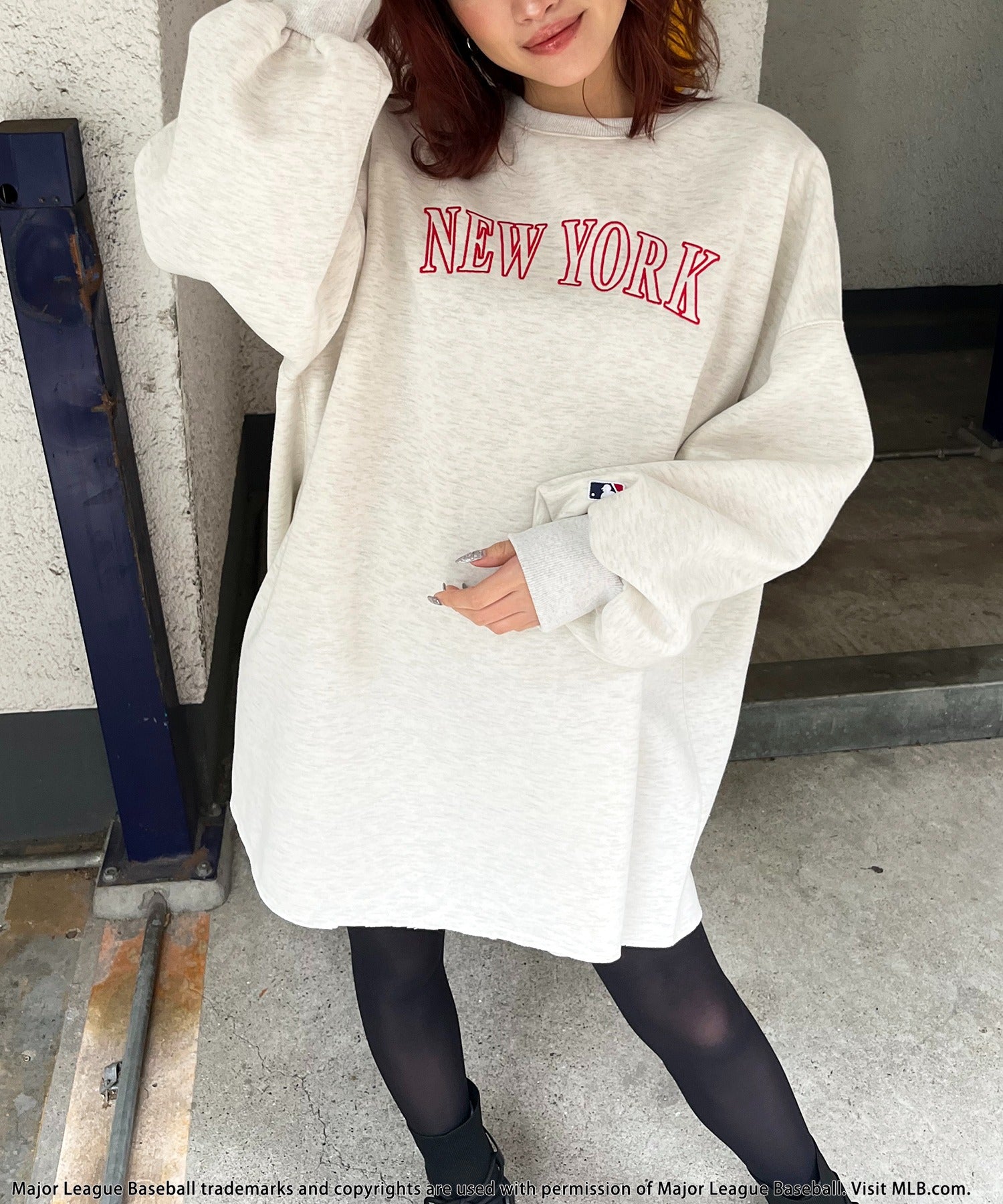 バック トゥー ザ フィールド （ビーティーティーエフ） BACK TO THE FIELD (BTTF) 【MLB】2WAY刺繍ロゴスウェット （ライトグレー） ライトグレー