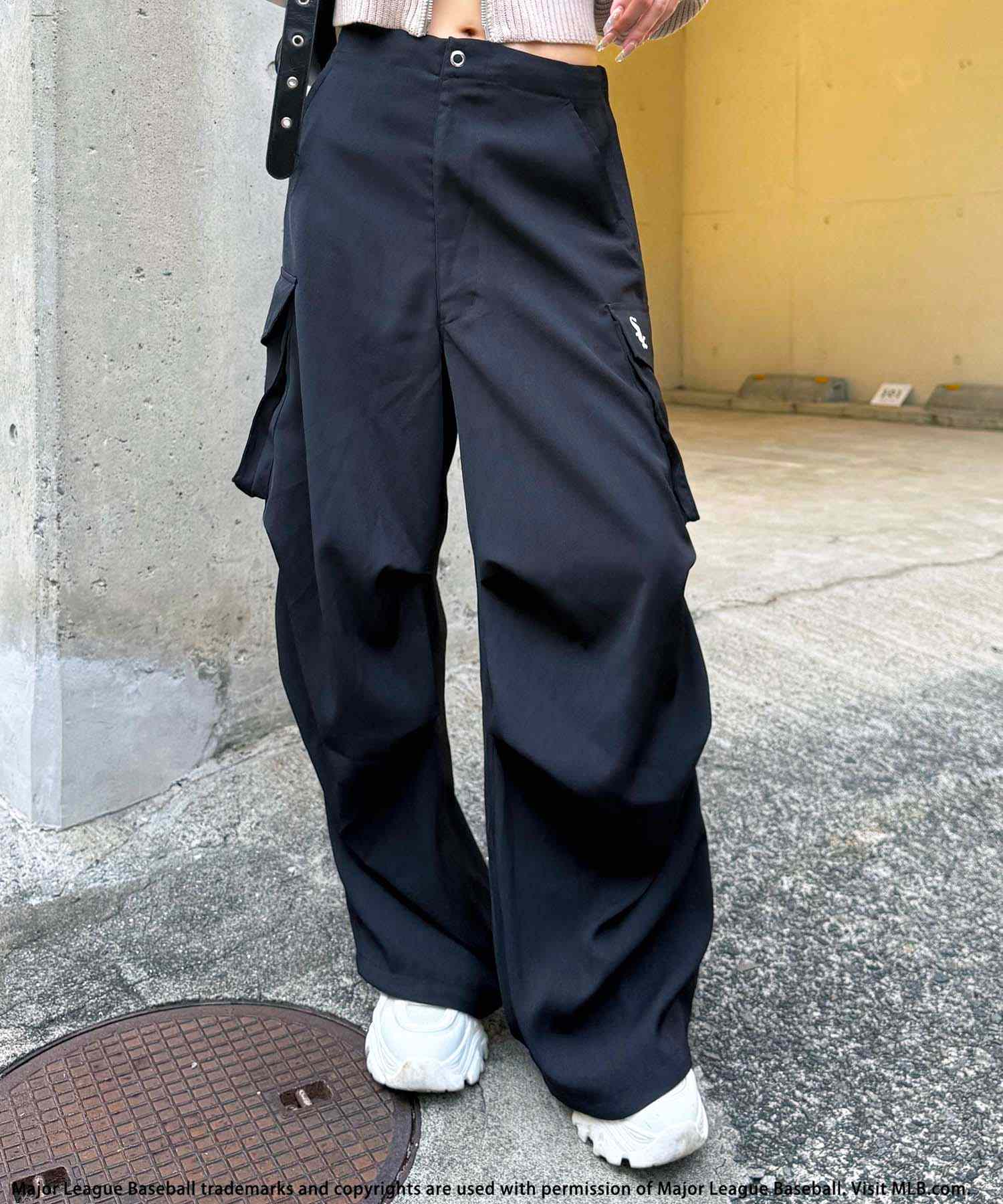 バック トゥー ザ フィールド （ビーティーティーエフ） BACK TO THE FIELD (BTTF) 【MLB】タックカーゴパンツ （ブラック） ブラック