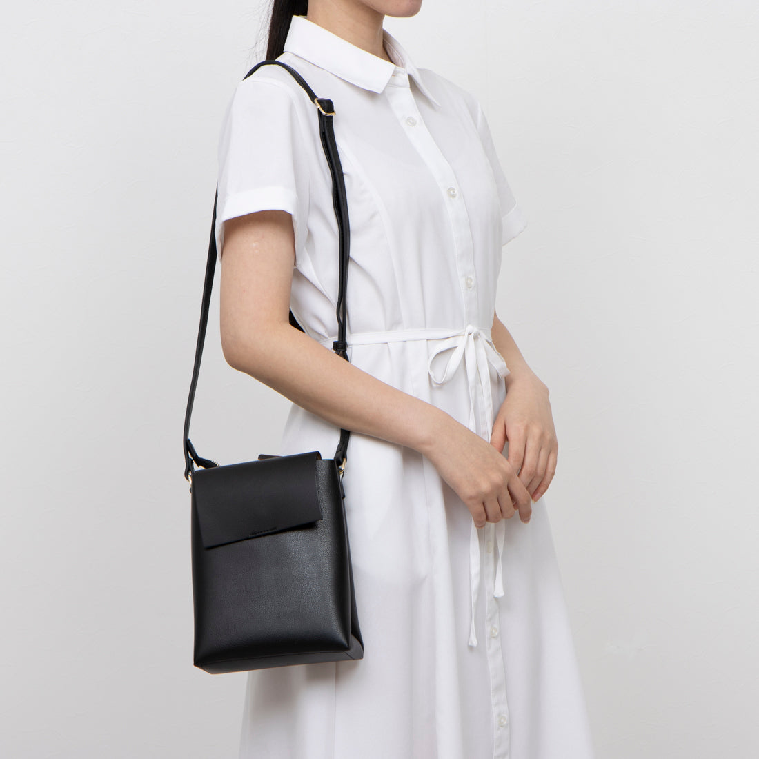 ベース BASE 【軽量】3層 レザー ミニ ショルダーバッグ （シルバー） シルバー