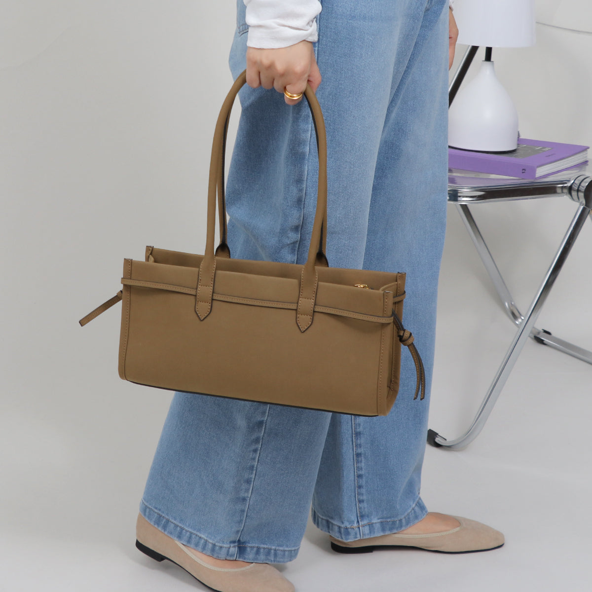 【LA MARGE】【本革】ベルトデザイン 横長 ロングハンドルバッグ ブラウン