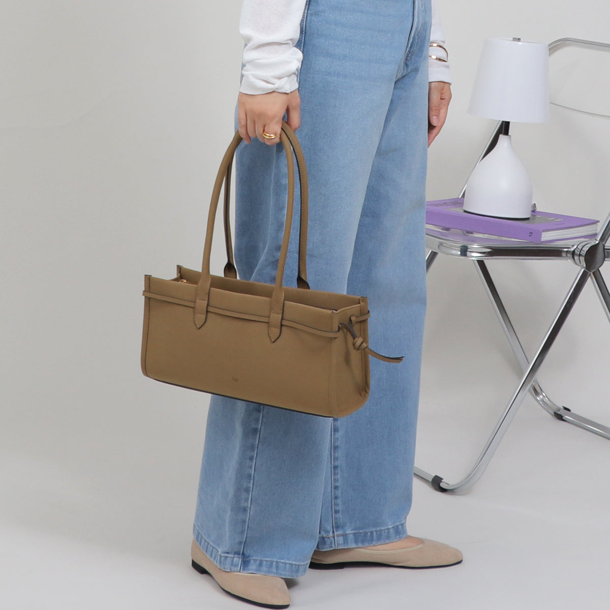 【LA MARGE】【本革】ベルトデザイン 横長 ロングハンドルバッグ ブラウン